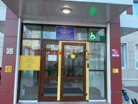 Центральный вход с маркировочной лентой